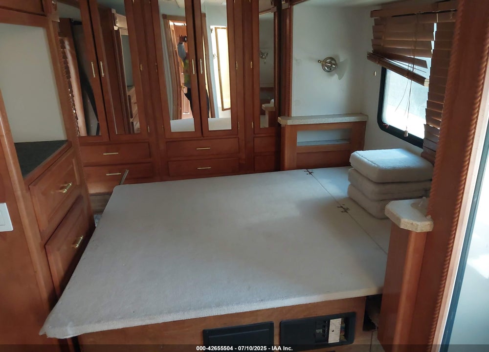 2003 FREIGHTLINER CHASSIS X LINE MOTOR HOME VIN: 4UZAAHAK63CM15919