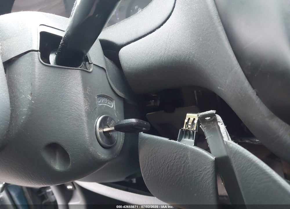 1998 HONDA CIVIC LX VIN: 2HGEJ6670WH629063