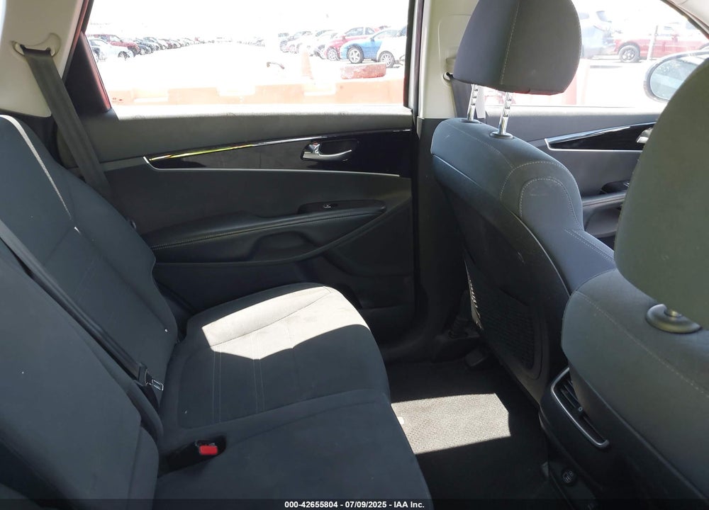 2019 KIA SORENTO VIN: 5XYPG4A54KG443034