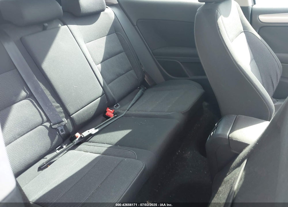 2013 VOLKSWAGEN GOLF VIN: WVWBM7AJ7DW034162