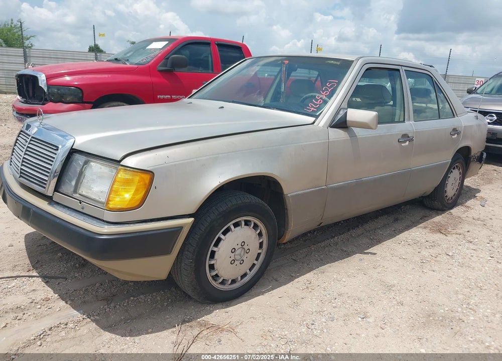 1992 MERCEDES-BENZ 300 E VIN: WDBEA30D5NB703126