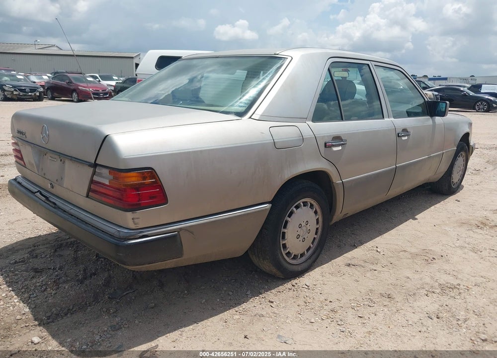1992 MERCEDES-BENZ 300 E VIN: WDBEA30D5NB703126