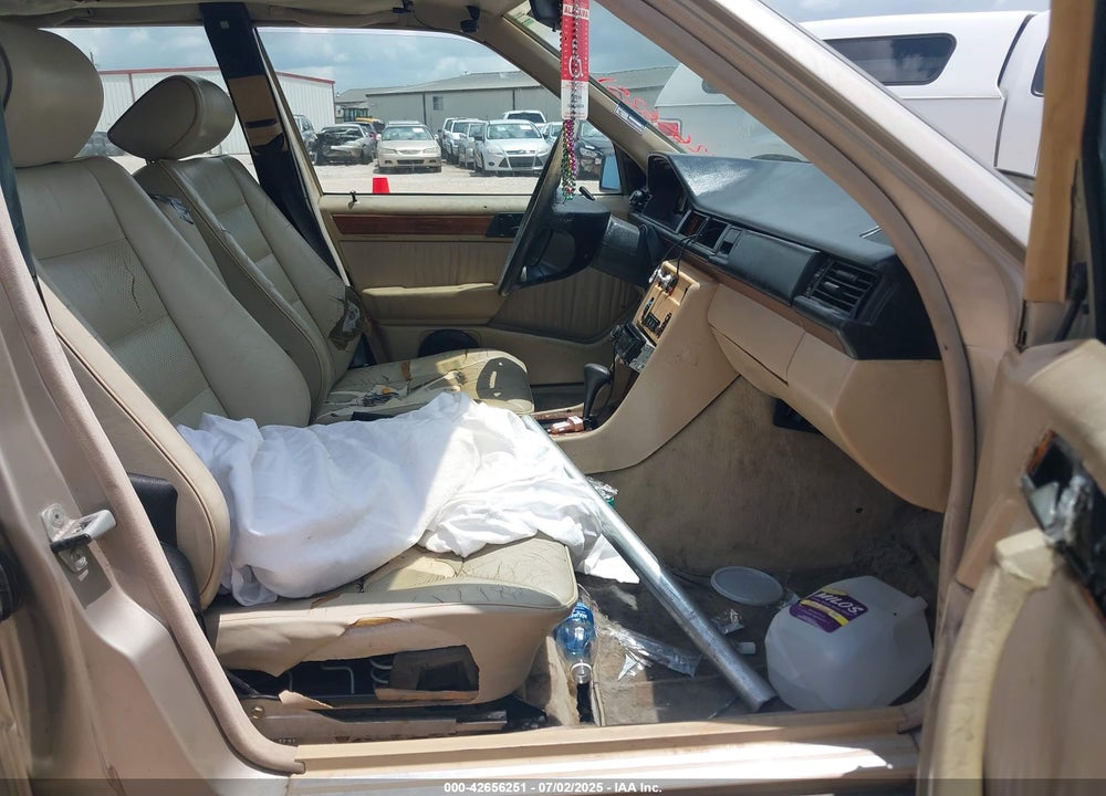 1992 MERCEDES-BENZ 300 E VIN: WDBEA30D5NB703126