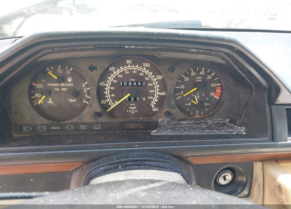 1992 MERCEDES-BENZ 300 E VIN: WDBEA30D5NB703126