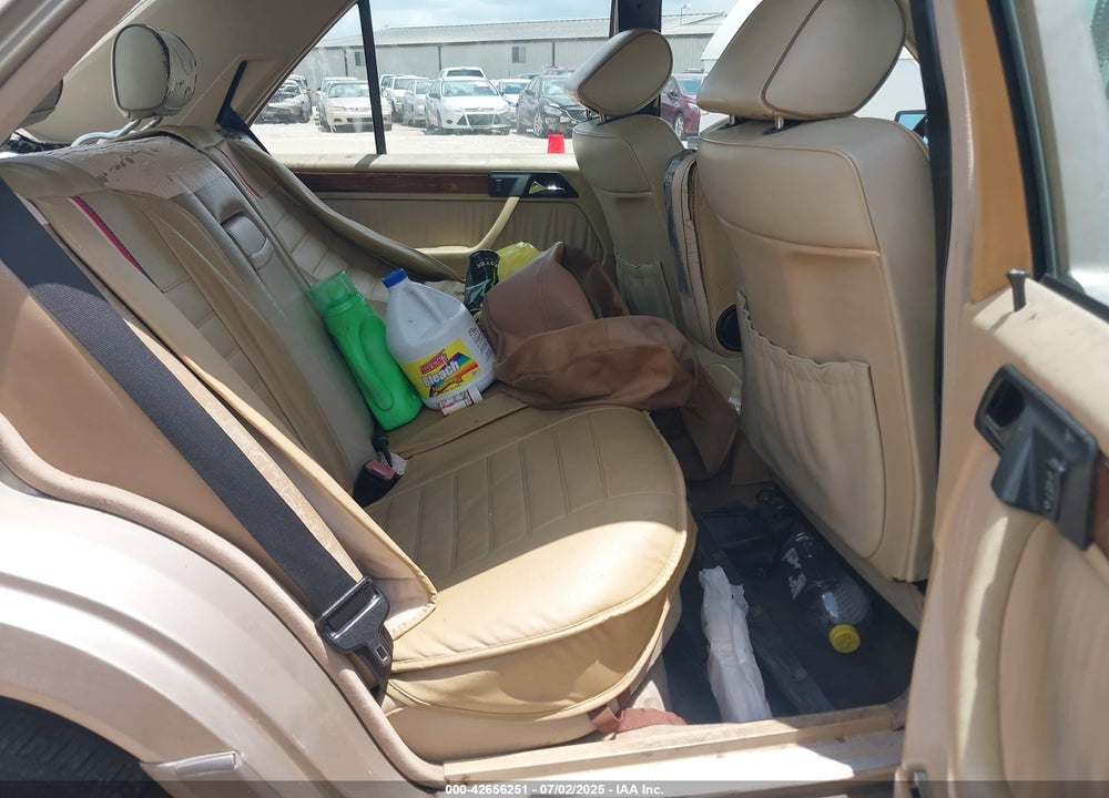 1992 MERCEDES-BENZ 300 E VIN: WDBEA30D5NB703126