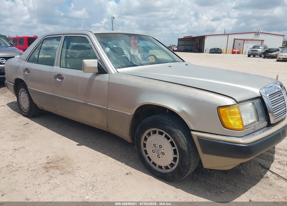 1992 MERCEDES-BENZ 300 E VIN: WDBEA30D5NB703126
