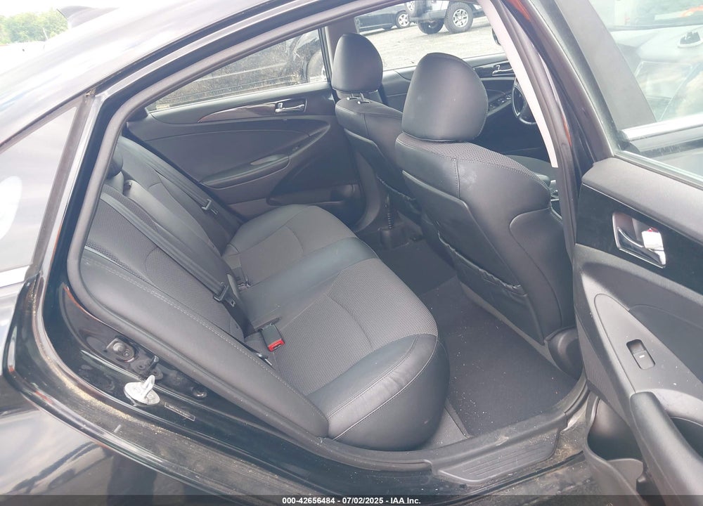 2014 HYUNDAI SONATA VIN: 5NPEC4AC4EH946111