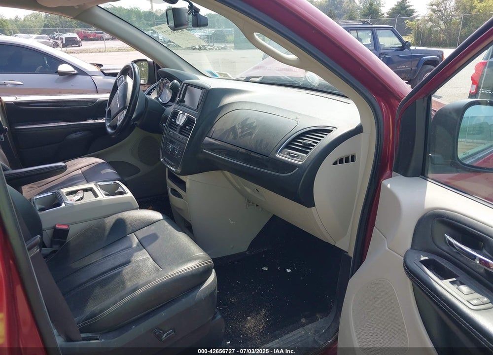 2016 CHRYSLER TOWN & COUNTRY TOURING-L ANNIVERSARY EDITION VIN: 2C4RC1CG2GR208152