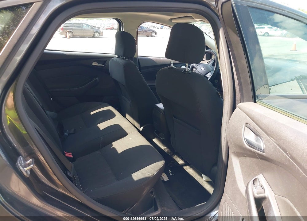 2016 FORD FOCUS SE VIN: 1FADP3F28GL270325