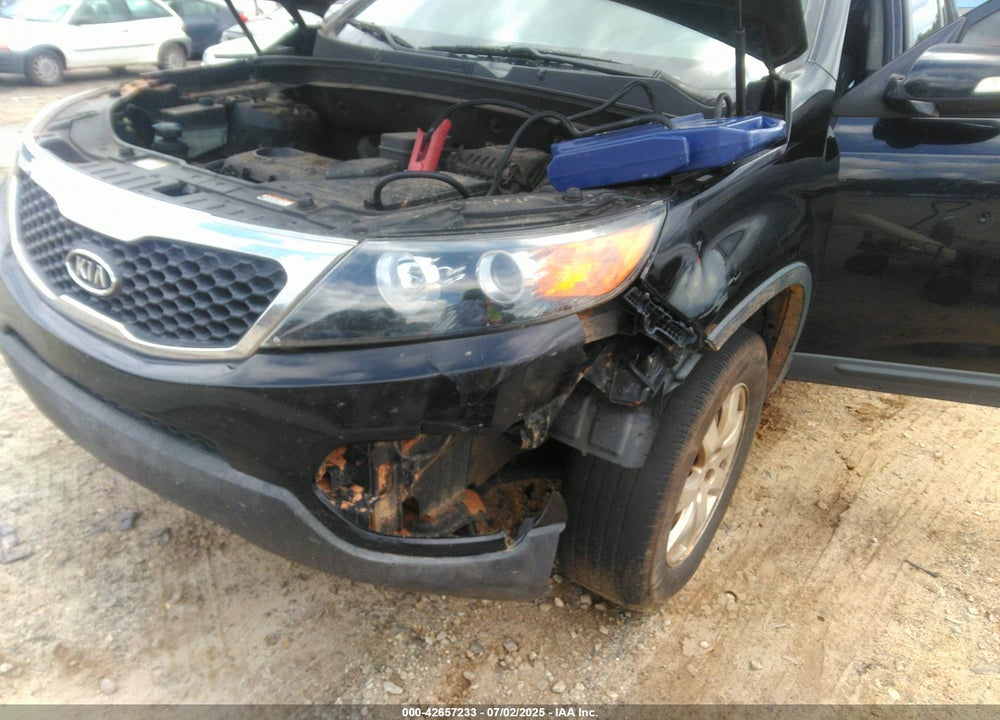 2011 KIA SORENTO LX VIN: 5XYKT3A17BG156123