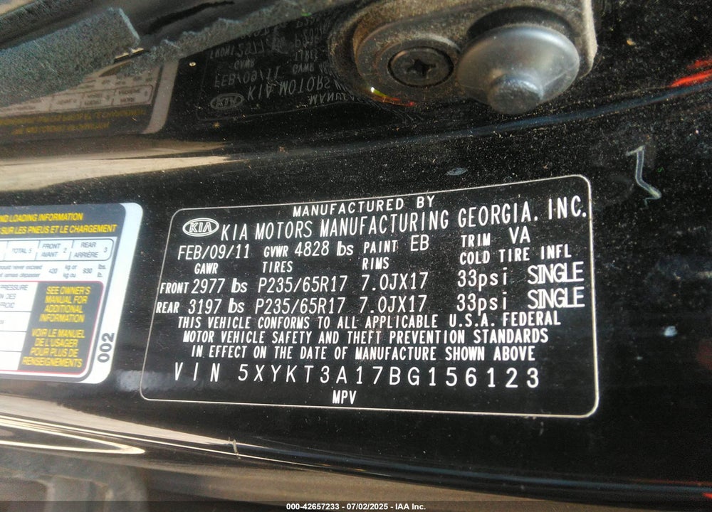 2011 KIA SORENTO LX VIN: 5XYKT3A17BG156123