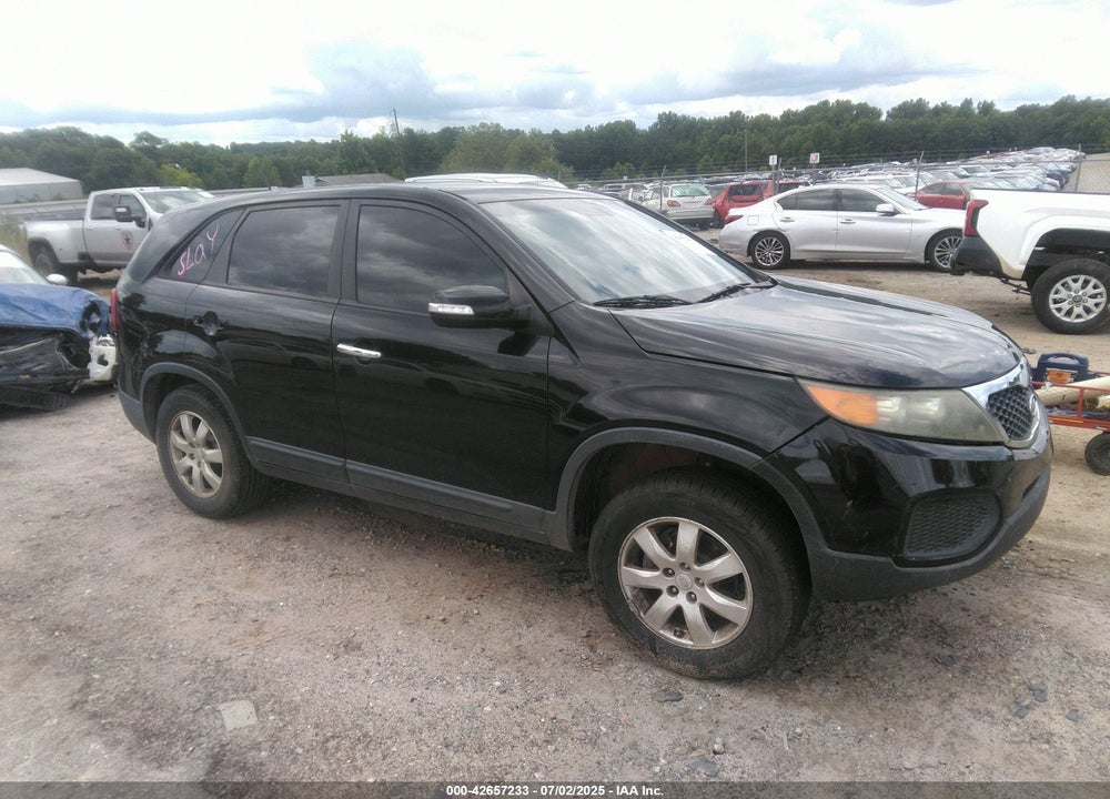 2011 KIA SORENTO LX VIN: 5XYKT3A17BG156123