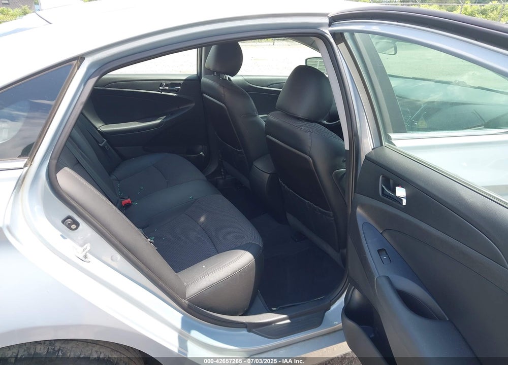 2011 HYUNDAI SONATA SE VIN: 5NPEC4AC3BH138568