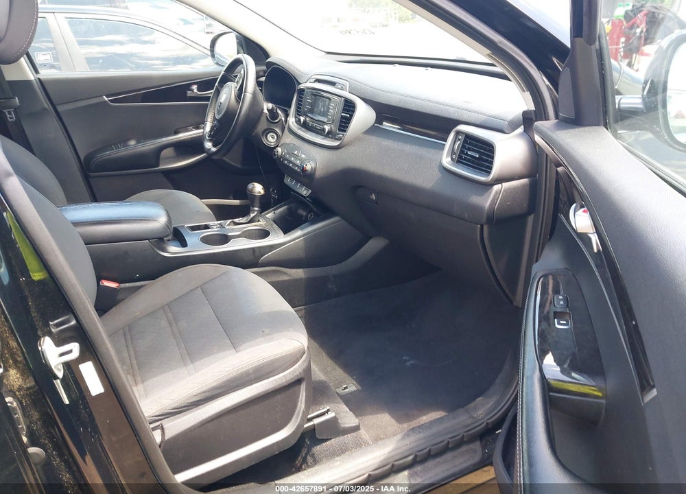 2016 KIA SORENTO VIN: 5XYPG4A37GG021670