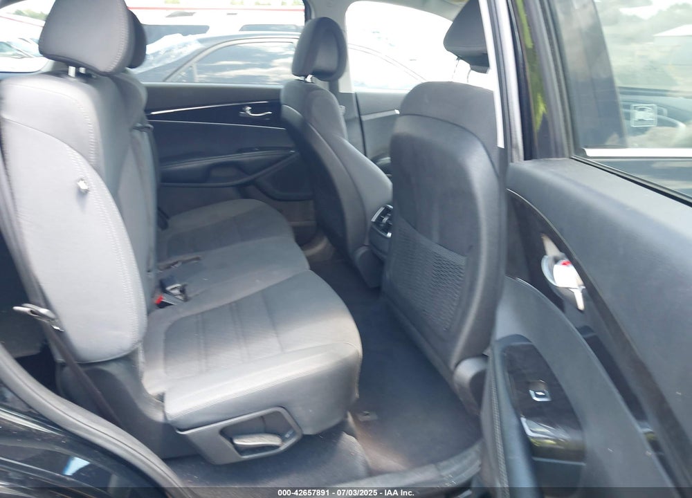 2016 KIA SORENTO VIN: 5XYPG4A37GG021670