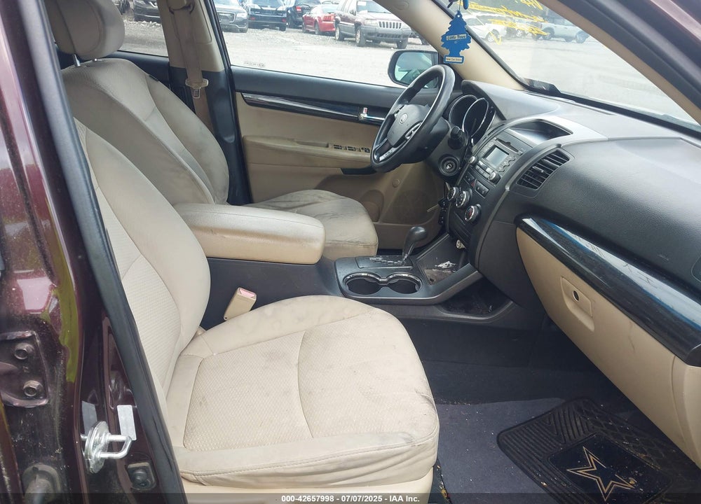 2011 KIA SORENTO VIN: 5XYKTDA26BG165875