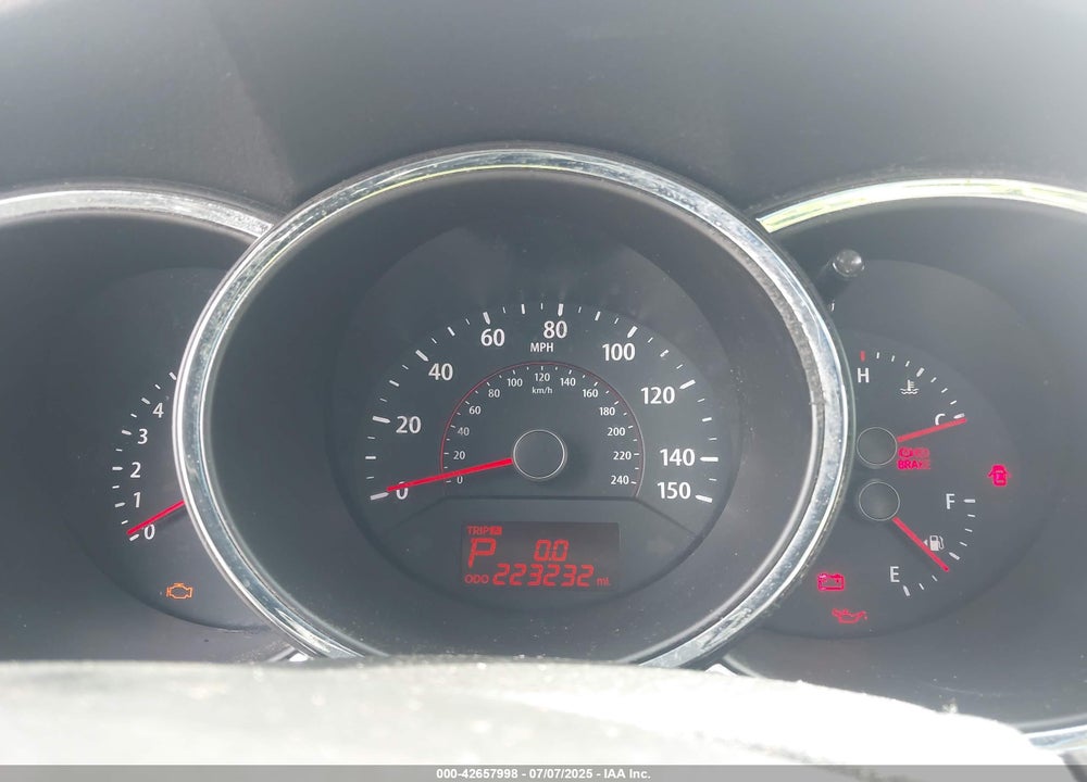 2011 KIA SORENTO VIN: 5XYKTDA26BG165875