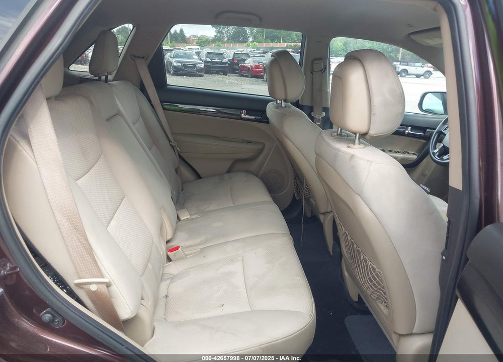 2011 KIA SORENTO VIN: 5XYKTDA26BG165875