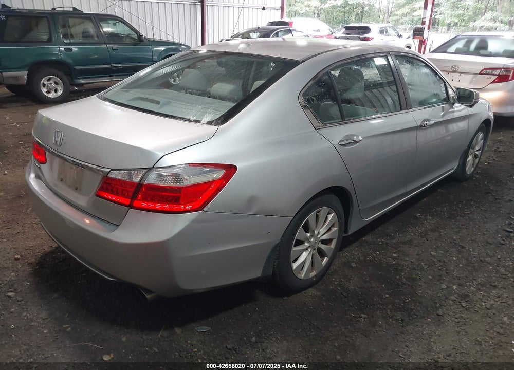 2015 HONDA ACCORD VIN: 1HGCR2F8XFA033815