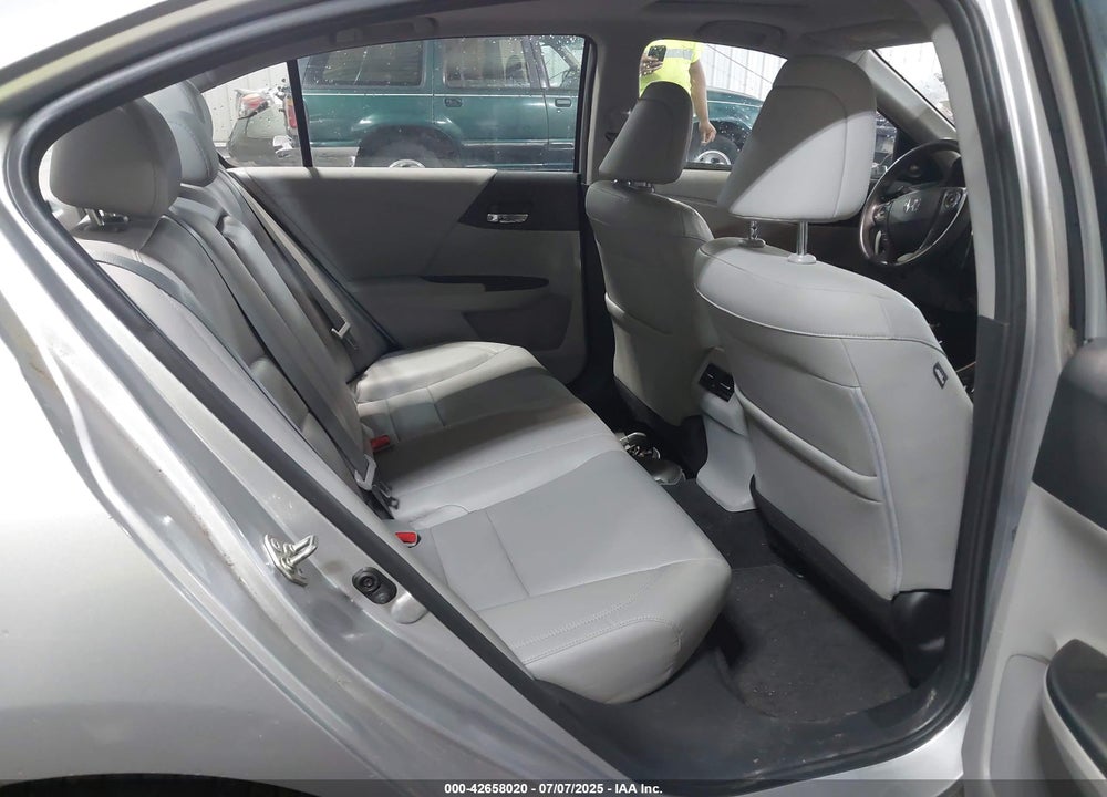 2015 HONDA ACCORD VIN: 1HGCR2F8XFA033815