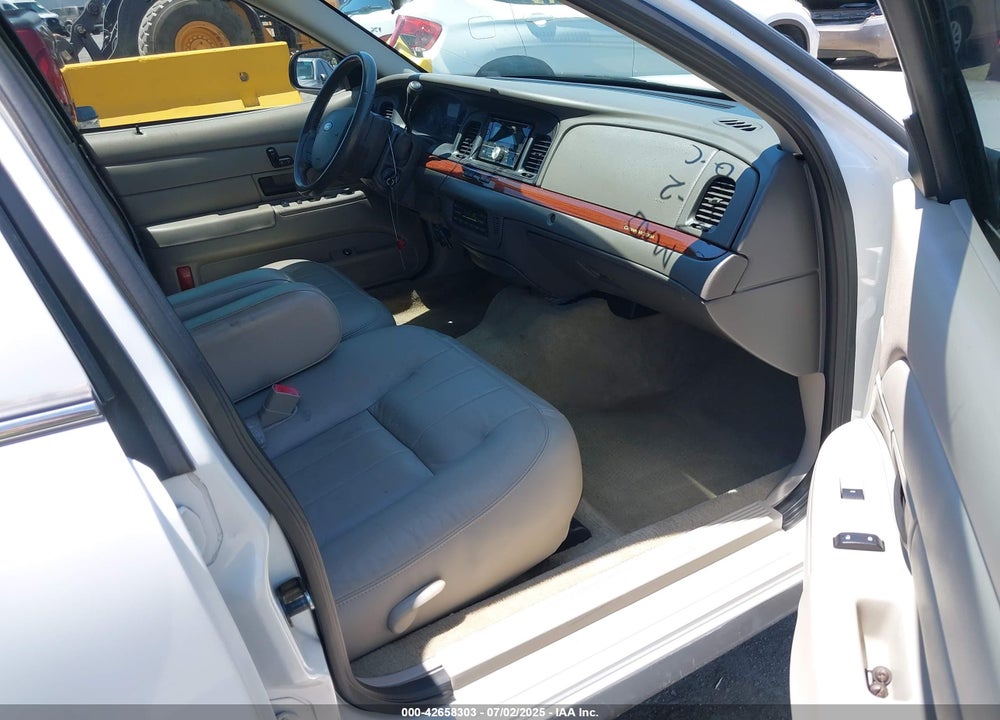 2011 FORD CROWN VICTORIA VIN: 2FABP7EV2BX165933