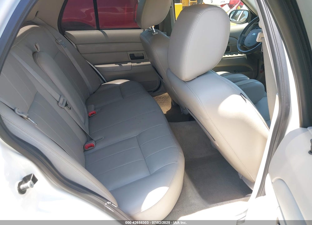 2011 FORD CROWN VICTORIA VIN: 2FABP7EV2BX165933