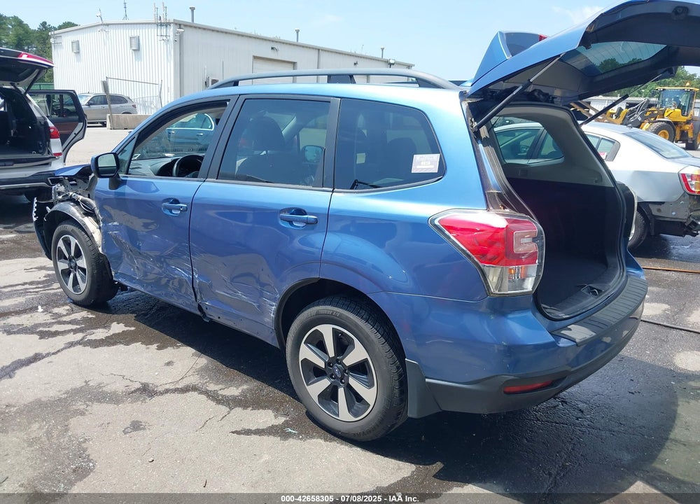 2018 SUBARU FORESTER VIN: JF2SJAGC7JH461308