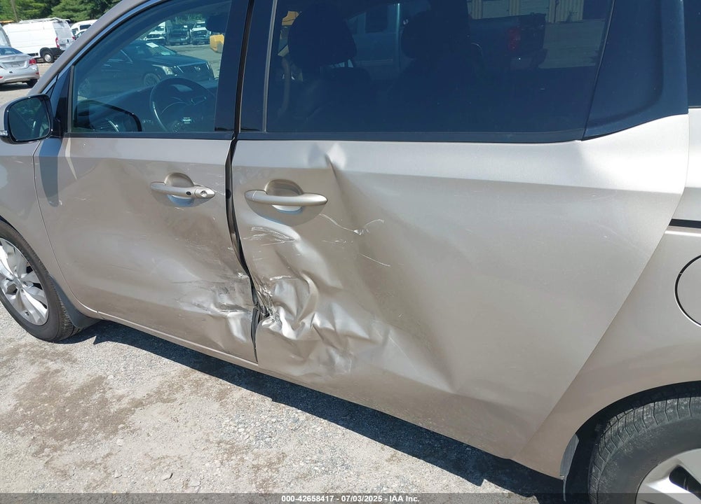 2016 KIA SEDONA VIN: KNDMC5C14G6138433