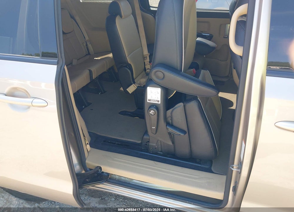 2016 KIA SEDONA VIN: KNDMC5C14G6138433
