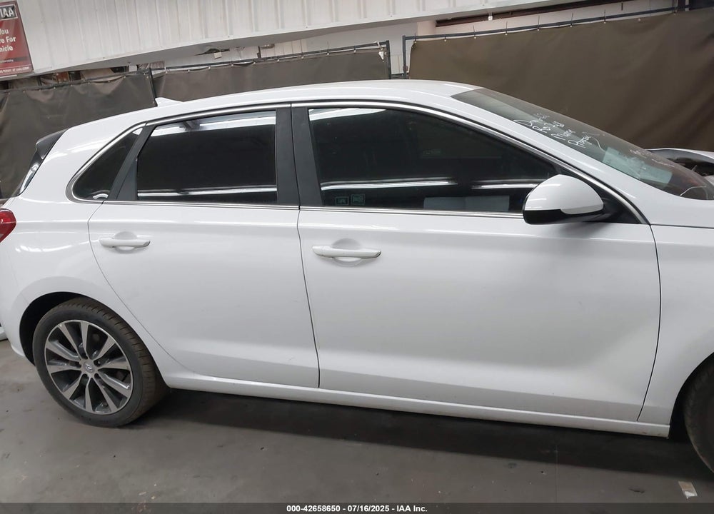 2018 HYUNDAI ELANTRA VIN: KMHH35LE3JU022563