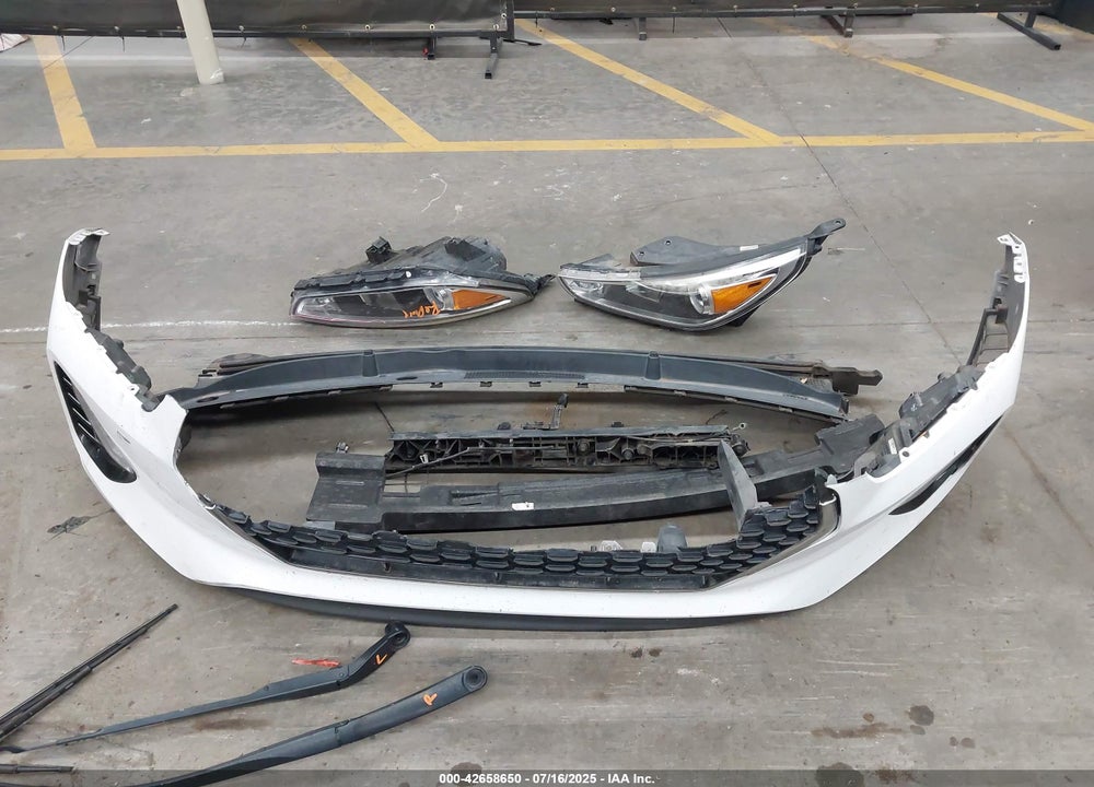 2018 HYUNDAI ELANTRA VIN: KMHH35LE3JU022563