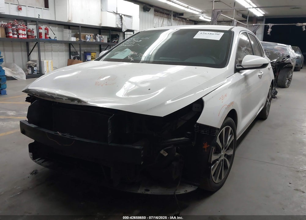 2018 HYUNDAI ELANTRA VIN: KMHH35LE3JU022563