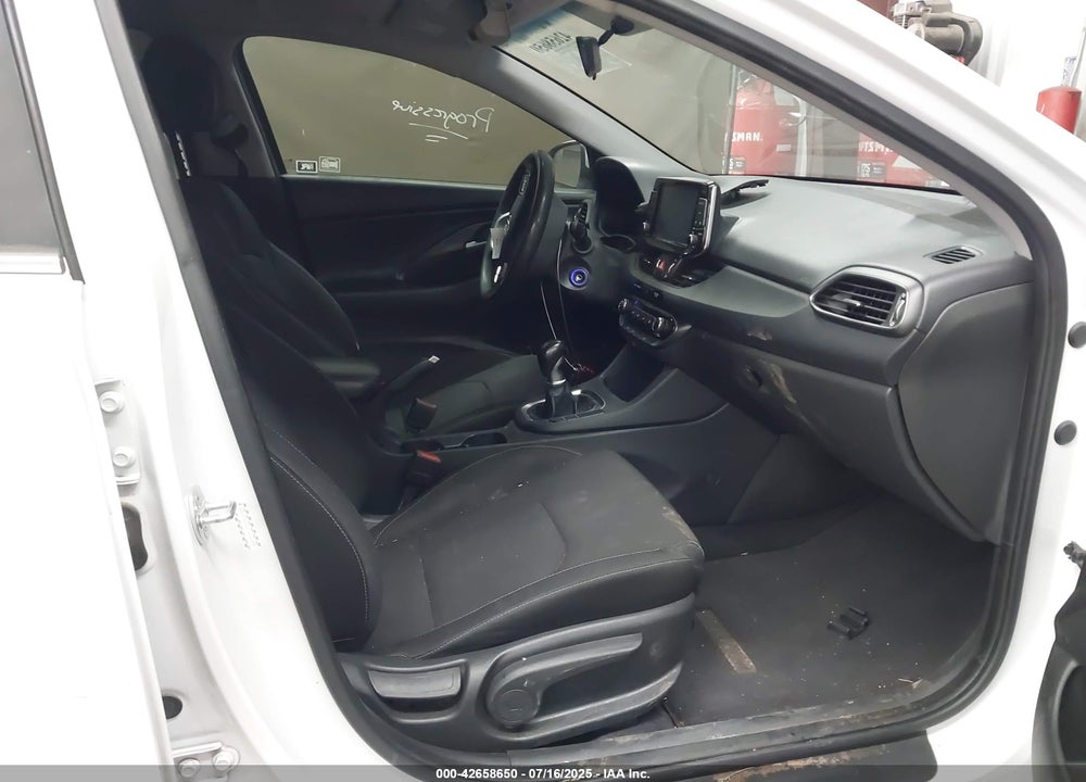 2018 HYUNDAI ELANTRA VIN: KMHH35LE3JU022563
