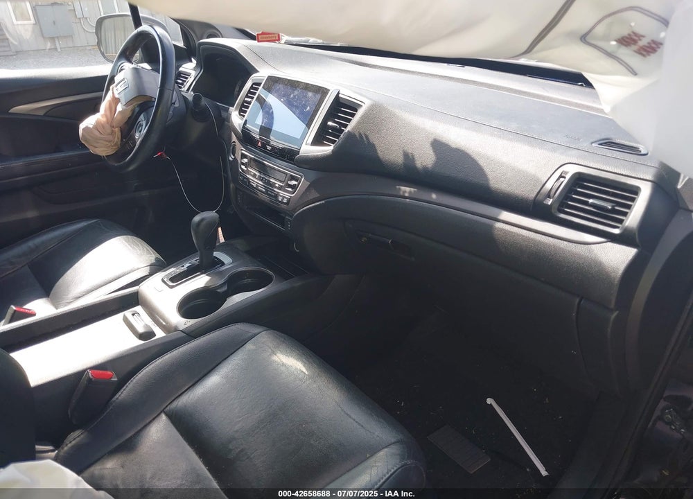 2017 HONDA PILOT VIN: 5FNYF6H50HB083964