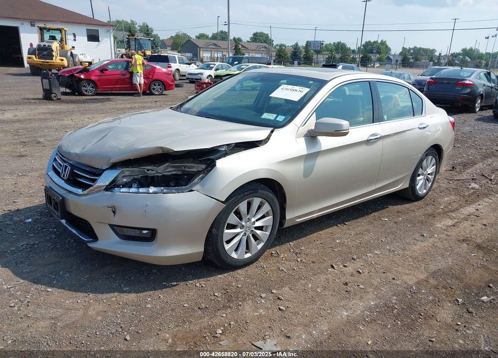 2015 HONDA ACCORD VIN: 1HGCR3F83FA008311