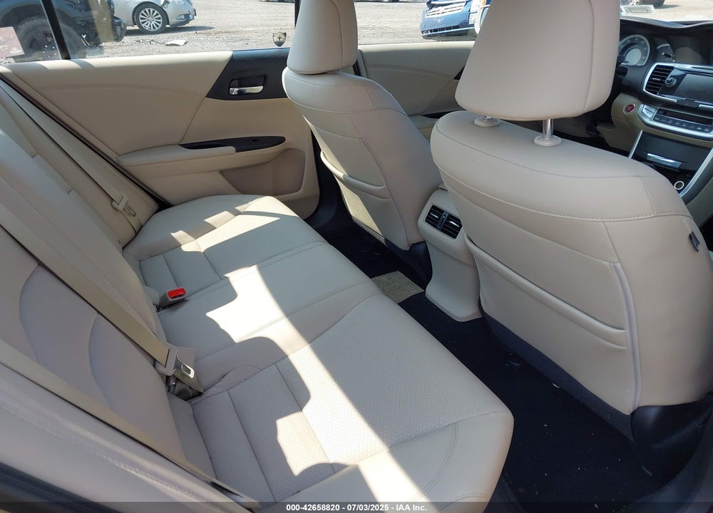 2015 HONDA ACCORD VIN: 1HGCR3F83FA008311