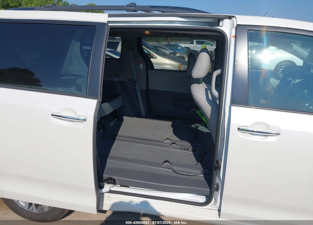 2020 TOYOTA SIENNA XLE VIN: 5TDYZ3DC5LS048304