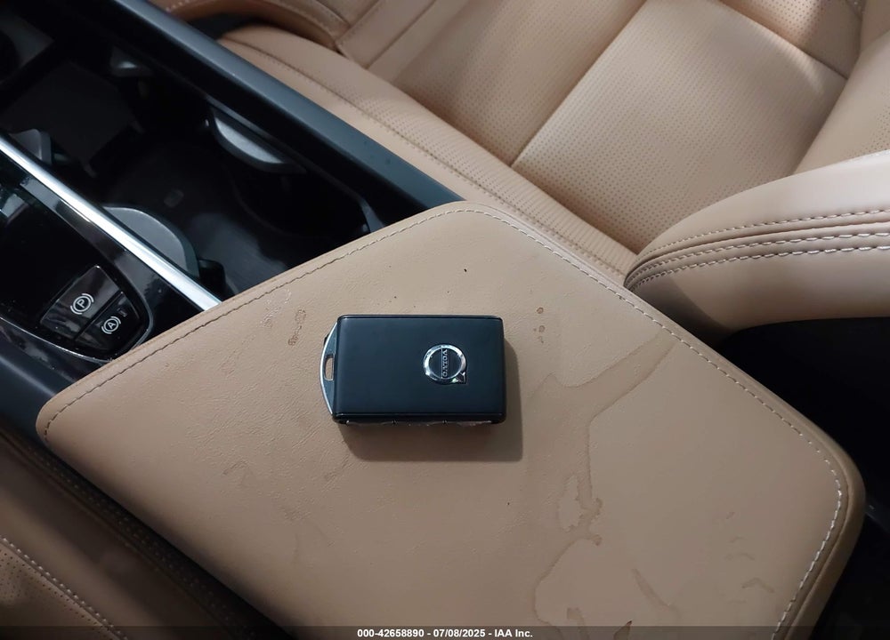 2023 VOLVO XC60 VIN: YV4062RA1P1273892