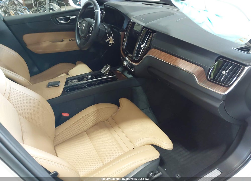2023 VOLVO XC60 VIN: YV4062RA1P1273892