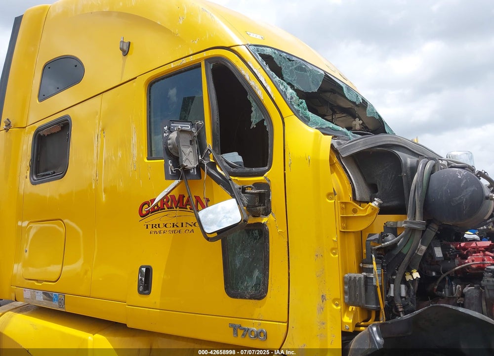 2011 KENWORTH CONSTRUCTION T700 VIN: 1XKFD49X6BJ291921