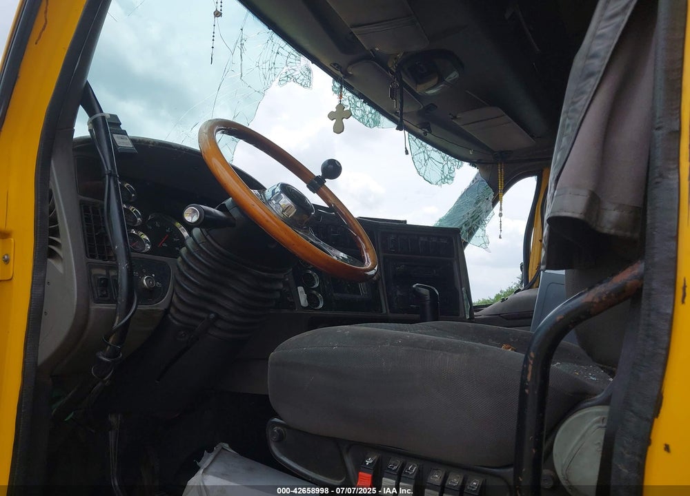 2011 KENWORTH CONSTRUCTION T700 VIN: 1XKFD49X6BJ291921