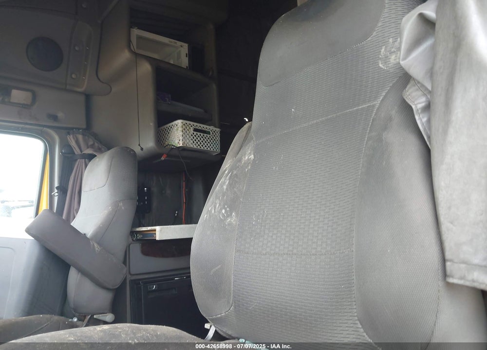 2011 KENWORTH CONSTRUCTION T700 VIN: 1XKFD49X6BJ291921