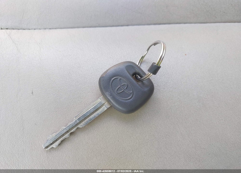 2001 TOYOTA AVALON XLS VIN: 4T1BF28B51U158235