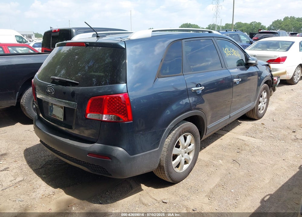 2011 KIA SORENTO VIN: 5XYKT4A26BG138128
