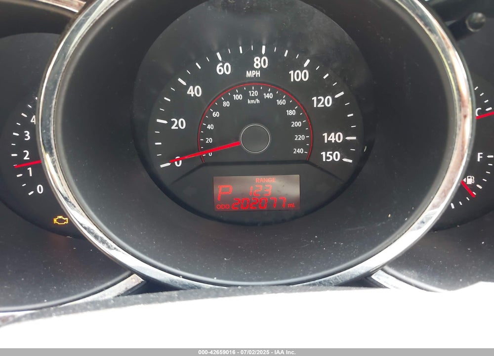 2011 KIA SORENTO VIN: 5XYKT4A26BG138128