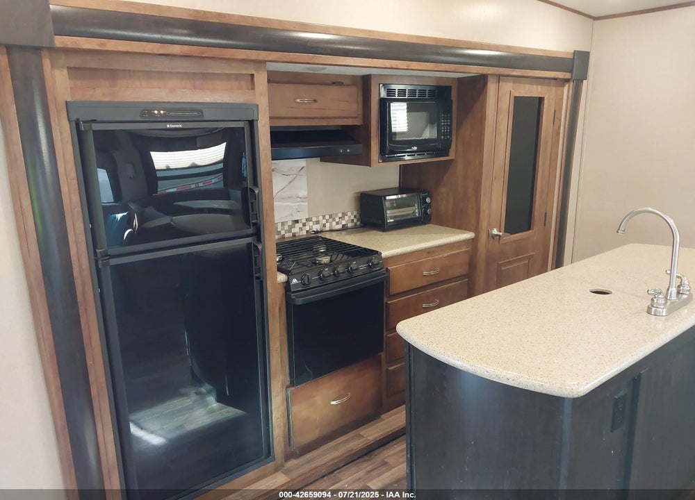 2015 FOREST RIVER CHAPARRAL LITE 29BHS VIN: 5ZT3CLUB6FA311418