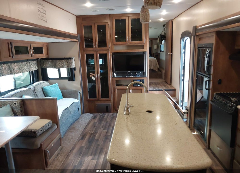 2015 FOREST RIVER CHAPARRAL LITE 29BHS VIN: 5ZT3CLUB6FA311418