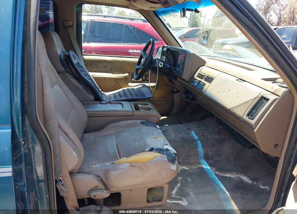 1994 CHEVROLET SUBURBAN C1500 VIN: 1GNEC16K4RJ314471