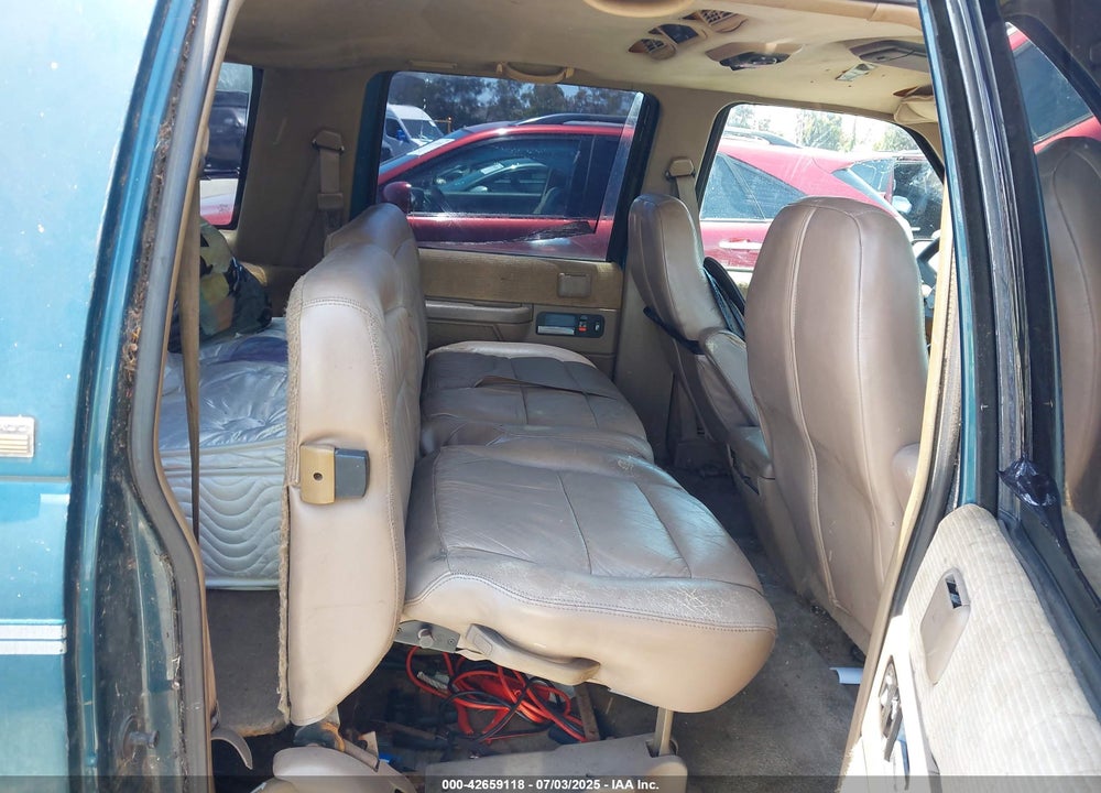 1994 CHEVROLET SUBURBAN C1500 VIN: 1GNEC16K4RJ314471