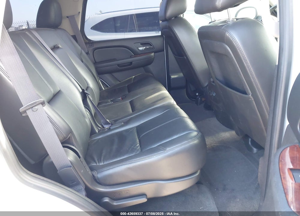 2011 CHEVROLET TAHOE VIN: 1GNSCBE0XBR374156